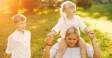 Majka s djecom na suncu - vitamin D