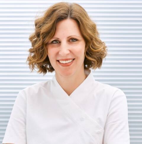 dr.  Martina Poldrugač dr. med. dent. - Ortodoncija - Specijalistica ortodoncije, stručnjakinja za TMD terapiju i lingvalnu ortodonciju. Pokrenite konzultaciju odmah! | LittleDot