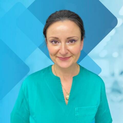 Ana Križanović dr. med. - Abdominalna kirurgija, - Opća kirurgija - Iskusna kirurginja za trbušnu šupljinu i laparoskopiju. Dostupna online za savjet – bez čekanja. | LittleDot