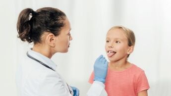 Doctor check Streptococcal-pharyngitis