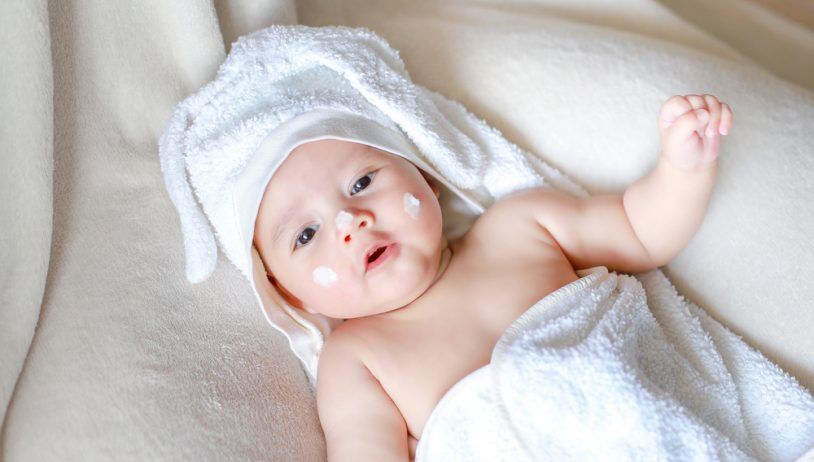 Beba sa kremom na licu