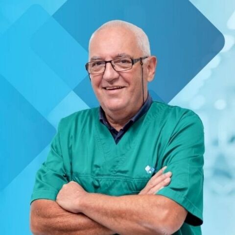prim. doc. dr. sc.  Dubravko Huljev dr. med. - Opća kirurgija, - Traumatologija - Specijalist plastične kirurgije i traumatologije s 30+ godina iskustva. Dogovorite konzultacije danas! | LittleDot