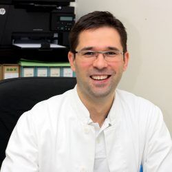 dr. sc.  Goran Krakar dr. med. - Neuropedijatrija - Specijalist pedijatrije i dječje neurologije, stručnjak za razvojnu neurologiju i rehabilitaciju. Rezervirajte konzultaciju! | LittleDot