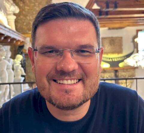 Igor Šegović dr. med. - Gastroenterologija, - Opća pedijatrija - Dostupan je za sva pitanja o dječjoj probavi, alergijama i poremećajima prehrane. | LittleDot