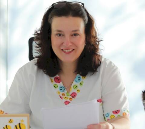 prim. mr. sc.  Maja Štimac dr. med. - Opća pedijatrija, - Neonatologija - Specijalistica neonatologije i pedijatrije s iskustvom u razvoju dojenčadi, savjetovanju o dojenju i zdravlju predškolske djece. | LittleDot