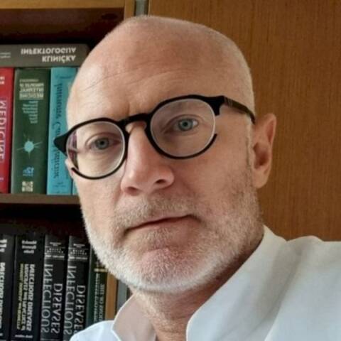 doc. dr. sc.  Vladimir Krajinović dr. med. - Infektologija, - Intenzivna medicina - Simptomi ne prolaze? Zatražite online savjet infektologa i saznajte treba li vam dodatna obrada ili promjena terapije. | LittleDot